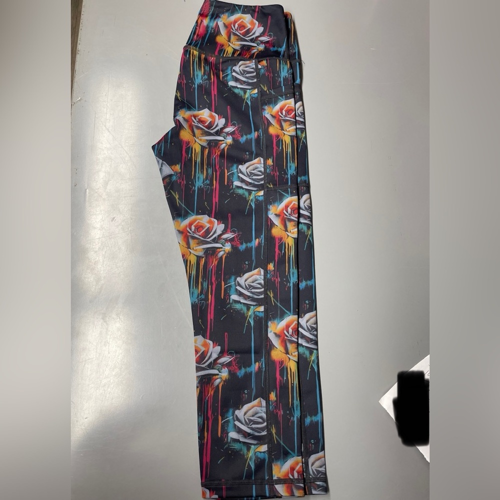 Constantly Varied Gear Roses with paint splatter marks XS